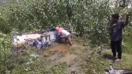 ঢেকিয়াজুলি ভাগ: আলিশিঙাত সংঘটিত হ’য় ভয়ংকৰ পথ দুৰ্ঘটনা,উক্ত পথ দুৰ্ঘটনাত আঘাতপ্ৰাপ্ত এজন