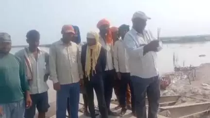 पीलीभीत: धनाराघाट में पेंटून पुल हटने से लाखों की आबादी वाले क्षेत्र का तहसील व जिला मुख्यालय से टूट जाएगा संपर्क #jansamasya