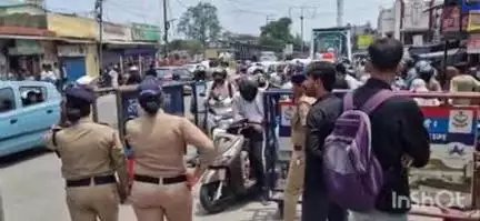 हल्द्वानी: पुलिस चौकी काठगोदाम में कैंची धाम मेले को लेकर नैनीताल जिले से बाहर के बाइक सवारों की चेकिंग कर रही है पुलिस