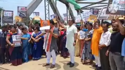 ধর্মনগর: রাগনা সীমান্তে BJP-র উত্তর জেলা কমিটির উদ্যোগে বিক্ষোভ কর্মসূচির আয়োজন