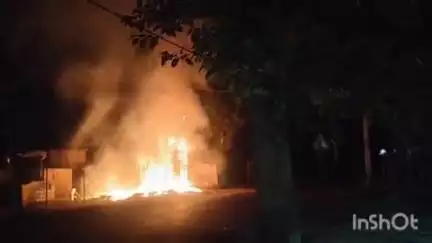 महसी: राजी चौराहा पर लगे ट्रांसफार्मर में अचानक लगी आग, इलाके की बिजली हुई गुल