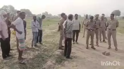 टूंडला: गढ़ी निर्भय में एक युवक ने गोली मारकर की आत्महत्या, खेत पर पड़ा मिला शव
