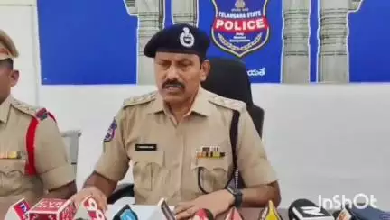 హత్య కేసులో నిండుతుడిని అరెస్టు చేసిన యూనివర్సిటీ పోలీసులు ఈ రోజు నిందితుడిని  మీడియా ముందు ప్రవేశపెట్టారు