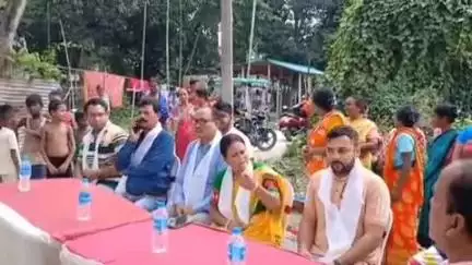আলিপুরদুয়ার ১: আলিপুরদুয়ার পৌরসভার ১৭ নম্বর ওয়ার্ডে বাঁধের কাজের শিলান্যাস অনুষ্ঠান