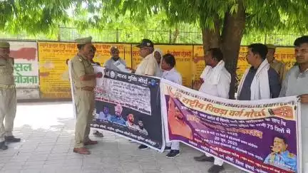 बहुजन मुक्ति पार्टी के प्रदेश सचिव राष्ट्रीय मुस्लिम मोर्चा के बैनर तले मुसलमानों पर हो रहे अत्याचार के खिलाफ वामन मेश्राम जी के नेतृत्व में 31 राज्यों में 568 जिलों से जिला अधिकारी के माध्यम से महामहिम राष्ट्रपति को एक साथज्ञापन भेजा जय