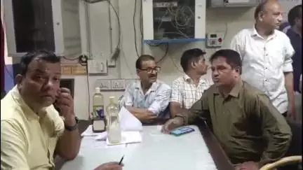 लाडपुरा: कोटा में रामपुरा गुलाब बाड़ी के लोगों ने KEIDL AEN कार्यालय पर किया प्रदर्शन, मकान व दुकानों के विद्युत उपकरण उड़े