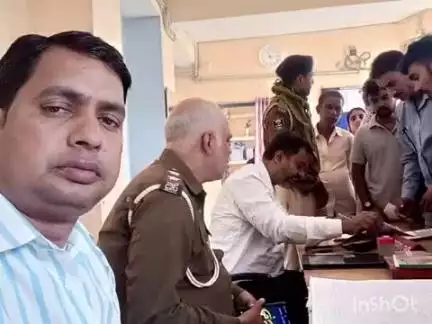 खैरा: खैरा थाना परिसर में शनिवार के दिन जनता दरबार का आयोजन किया गया
