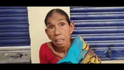 గంగాధర: మండల కేంద్రంలోని బస్టాండ్ ఆవరణలో వృద్ధురాలికి మాయమాటలు చెప్పి బంగారం దొంగిలించిన దుండగుడు