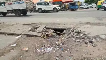 હિંમતનગર: સહકારીજીન ચોકડી નજીક ખુલ્લી ગટરને લઈ અકસ્માત થવાની ભીતિ:સ્થાનિક વેપારીઓ દ્વારા રજુઆત છતાંય નિવેડો નહીં#jansamasya