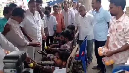 రక్తదానం చేయడం అంటే మరొకరికి ప్రాణదానం చేయడమే: పాసర్లపూడిలో ఎమ్మెల్యే గిడ్డి సత్యనారాయణ