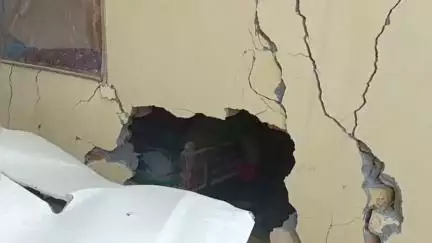 जोगापट्टी: लौकरिया मुशहर टोली गांव में बेकाबू स्कार्पियो घर में घुसी, पुलिस ने वाहन किया ज़ब्त