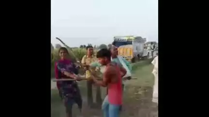 एटा: गांव नगला अंतराम में खेत में पानी निकलने को लेकर दो पक्षों में हुई मारपीट, वीडियो वायरल, मिरहची पुलिस कार्रवाई में जुटी