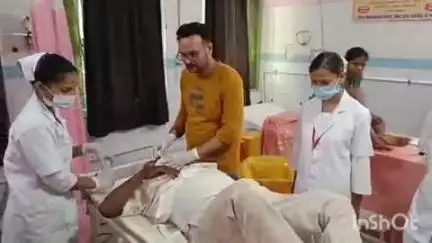बांका: धावाटांड़ के पास दो बाइक की टक्कर में पिता और पुत्री जख्मी, अस्पताल में भर्ती