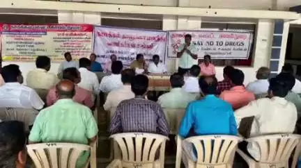 சேந்தமங்கலம்: போதைப் பொருள் நடமாட்டம் குறித்து புகார் அளித்தால் ரகசியம் பாதுகாக்கப்படும்- சேந்தமங்கலத்தில் மருந்து வணிகர்கள் சங்க கூட்டத்தில் ஏடிஎஸ்பி பேசினார்