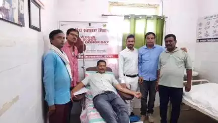 हरदा: हरदा जिला अस्पताल में विश्व रक्तदान दिवस पर युवाओं ने बड़ी संख्या में किया रक्तदान