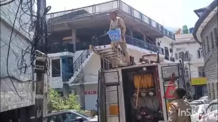 चम्बा: ऐतिहासिक भूरी सिंह संग्रहालय के समीप बिजली के खंबे में अचानक आग लगने से मची अफरा-तफरी, बड़ा हादसा टला