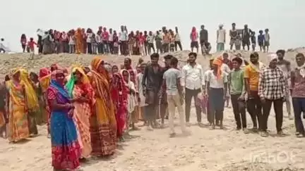 उन्नाव: उन्नाव थाना दही क्षेत्र में गंगा एक्सप्रेसवे के निर्माण पर ग्रामीणों ने किया विरोध प्रदर्शन, ग्रामीणों में आक्रोश