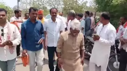 प्रतापगढ़: मंत्री बाबूलाल खराड़ी ने जिले में विभिन्न जनकल्याणकारी योजनाओं की समीक्षा की, जनकल्याण और पारदर्शिता पर दिया विशेष जोर