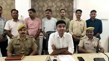 दौसा: पुलिस अधीक्षक ने प्रेस वार्ता में बताया, आरोपी को दो रिवाल्वर, एक पिस्टल और 257 जिंदा कारतूस के साथ किया गिरफ्तार