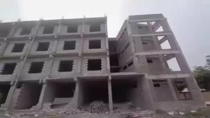 अंजड़: अंजड़ में निर्माणाधीन सीएम राइज स्कूल की छत से गिरी महिला, अधिकारियों की मौजूदगी में हुआ पोस्टमार्टम