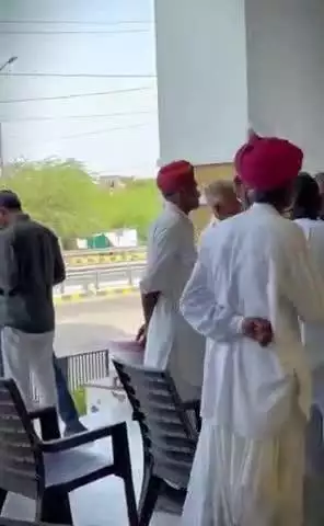 बाड़मेर: बाड़मेर में भाजपा के पूर्व जिलाध्यक्ष स्वरूप सिंह ने निजी कार्यालय में की जनसुनवाई, बड़ी संख्या में आमजन रहे उपस्थित