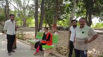 अलीगंज: ताजपुर में अपने मायके आई महिला पर रात में पति ने चाकू से किया हमला, घायल, परिजनों ने पति को पुलिस के हवाले किया