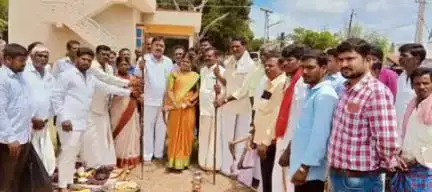 ಚಾಮರಾಜನಗರ: ರೆಂಚಂಬಳ್ಳಿ ಗ್ರಾಮದಲ್ಲಿ ಅಂಬೇಡ್ಕರ್ ಭವನ ನಿರ್ಮಾಣಕ್ಕೆ ಶಾಸಕ‌ ಎ ಆರ್  ಕೃಷ್ಣಮೂರ್ತಿ ಭೂಮಿಪೂಜೆ