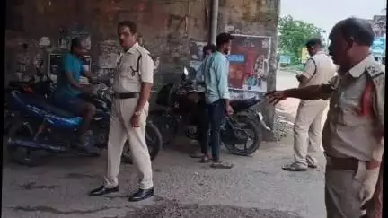 శ్రీకాకుళం: కోటబొమ్మాళి మండలం కొత్తపేట జంక్షన్ వద్ద శనివారం పోలీసులు వాహనాల తనిఖీలు