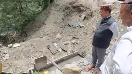 भलेई: विधायक डीएस ठाकुर ने लचोड़ी तेलका संपर्क मार्ग के विस्तारीकरण कार्य का किया औचक निरीक्षण