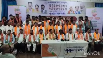 ಶಿವಮೊಗ್ಗ: ನಗರದಲ್ಲಿ ಸಂಸದ ಬಿ.ವೈ ರಾಘವೇಂದ್ರ ಸಮ್ಮುಖದಲ್ಲಿ ಮರಳಿ ಪಕ್ಷ ಸೇರಿದ ಕಾರ್ಯಕರ್ತರು
