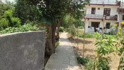 हमीरपुर: वार्ड नंबर नौ में चोरों ने दिनदहाड़े ताले तोड़कर नगदी व आर्टिफिशियल ज्वेलरी उड़ाई, सीसीटीवी में दिखे चोरों के चेहरे