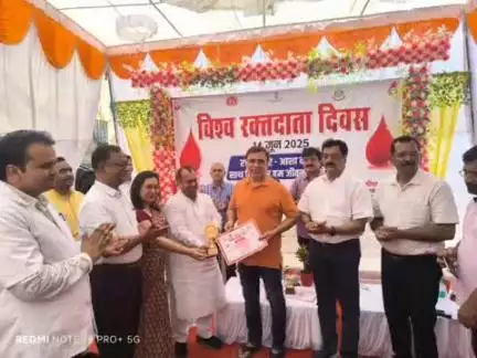 सुल्तानपुर: राजकीय मेडिकल कॉलेज में विश्व रक्तदाता दिवस पर गोष्ठी का आयोजन, कई लोगों ने किया रक्तदान