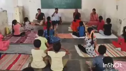 విద్యార్థులు చిన్నతనము నుంచే యోగబ్యాసాన్ని అలవర్చుకోవాలని తంబళ్లపల్లె ఎంపీడీవో ఉపేందర్ రెడ్డి శనివారం తెలిపారు