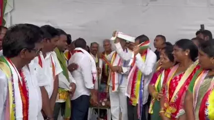సిరిసిల్ల: జిల్లా కేంద్రంలో మహాత్మ జ్యోతిబాపూలే సావిత్రి పూలే విగ్రహాలకు భూమి పూజ ముఖ్యఅతిథిగా పాల్గొన్న ప్రభుత్వ విప్