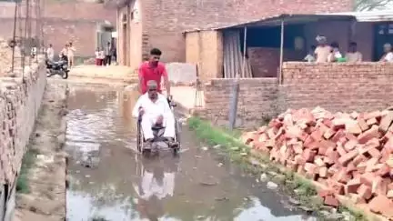 शिकोहाबाद: खरुआ मोहल्ले में आम रास्ते पर जलभराव होने से ग्रामीण परेशान,बोले नहीं इस तरफ ध्यान,पब्लिक ऐप को सुनाया दर्द #jansamasya