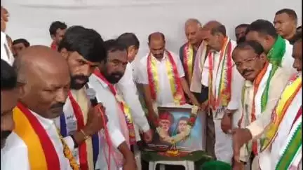 సిరిసిల్ల: జిల్లా కేంద్రంలో మహాత్మా జ్యోతిబా పులే సావిత్రి బా పులే విగ్రహ విగ్రహాలకు భూమి పూజ చేసిన ప్రభుత్వ విప్ ఆది శ్రీనివాస్