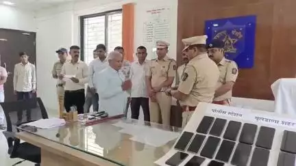 बुलढाणा: गहाळ झालेले 22 मोबाईल शहर पोलीस ठाण्यात मूळ मालकांना केले परत