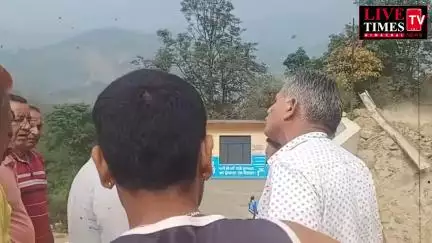 SDM के सामने ग्रामीणों ने NH निर्माणाधीन कंपनी पीएम की लगाई क्लास, हाथापाई तक पहुंची नौबत
