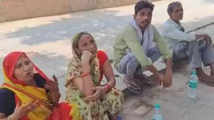 फिरोज़ाबाद: फ़िरोज़ाबाद शहर के रेलवे स्टेशन और आजाद नगर के बीच एक वृद्ध महिला की ट्रेन की चपेट में आने से हुई दर्दनाक मौत