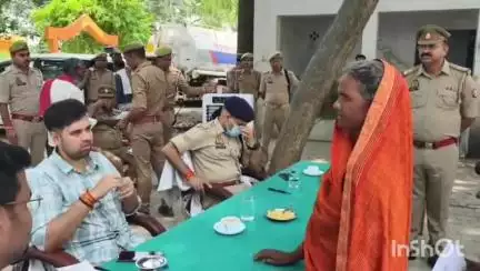 हरदोई: सुरसा थाने में समाधान दिवस पर डीएम और एसपी ने की जनसुनवाई
