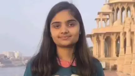 कसिया: सोहग गांव की अनन्या ने नीट परीक्षा में 99.67 परसेंटाइल हासिल किया, लोगों ने दी शुभकामनाएं