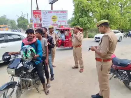 मऊ: ढेकुलिया घाट समेत पुलिस ने चलाया चेकिंग अभियान, 1908 वाहनों की हुई जांच
