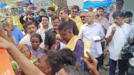 गोलमुरी-सह-जुगसलाई: कदमा बाजार में श्री बालाजी अन्नपूर्णा भोजन योजना की शुरुआत, विधायक सरयू राय ने परोसा भोजन