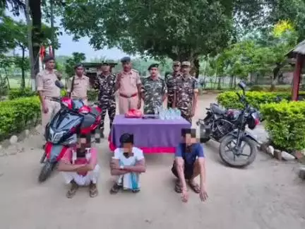 ठाकुरगंज: ठाकुरगंज प्रखंड के सुखानी में पुलिस और SSB की संयुक्त कार्रवाई, 3 तस्कर गिरफ्तार, स्मैक, गांजा और शराब बरामद