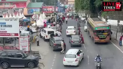 शिमला में पीक टूरिस्ट सीजन के दौरान ट्रैफिक जाम ने बढ़ाई लोगों की दिक्कतें