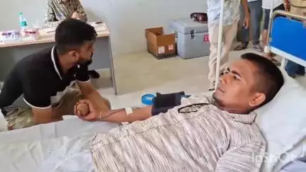 বিশ্ব ৰক্তদাতা দিৱসৰ উপলক্ষে চতিয়া আদৰ্শ চিকিৎসালয়ত ৰক্তদান শিৱিৰ সম্পন্ন