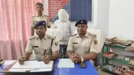 कहरा: चिरैया थाना क्षेत्र से देसी कट्टा एवं कारतूस के साथ एक अपराधी गिरफ्तार, साइबर पुलिस उपाधीक्षक अजीत कुमार ने दी जानकारी