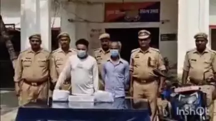 मिहींपुरवा: सुजौली पुलिस ने 3 किलो 974 ग्राम नाजायज चरस के साथ 2 अभियुक्तों को किया गिरफ्तार