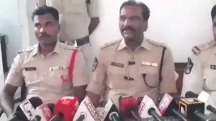 బాపట్ల : దొంగతనాలకు పాల్పడుతున్న నలుగురు యువకులను అరెస్టు చేసిన పోలీసులు, వివరాలను వెల్లడించిన డి.ఎస్.పి రామాంజనేయులు