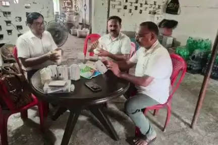 बांसी: यदुवंशी ढाबा सोनखर में खाद्य सुरक्षा विभाग की टीम ने दाल और शाही पनीर का लिया सैंपल, जांच के लिए भेजा लैब